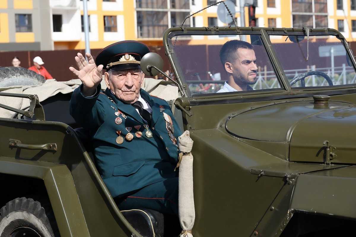 В Великом Новгороде открыли движение по новой дороге на Большой Московской улице В Великом Новгороде открыли движение по новой дороге на Большой Московской улице