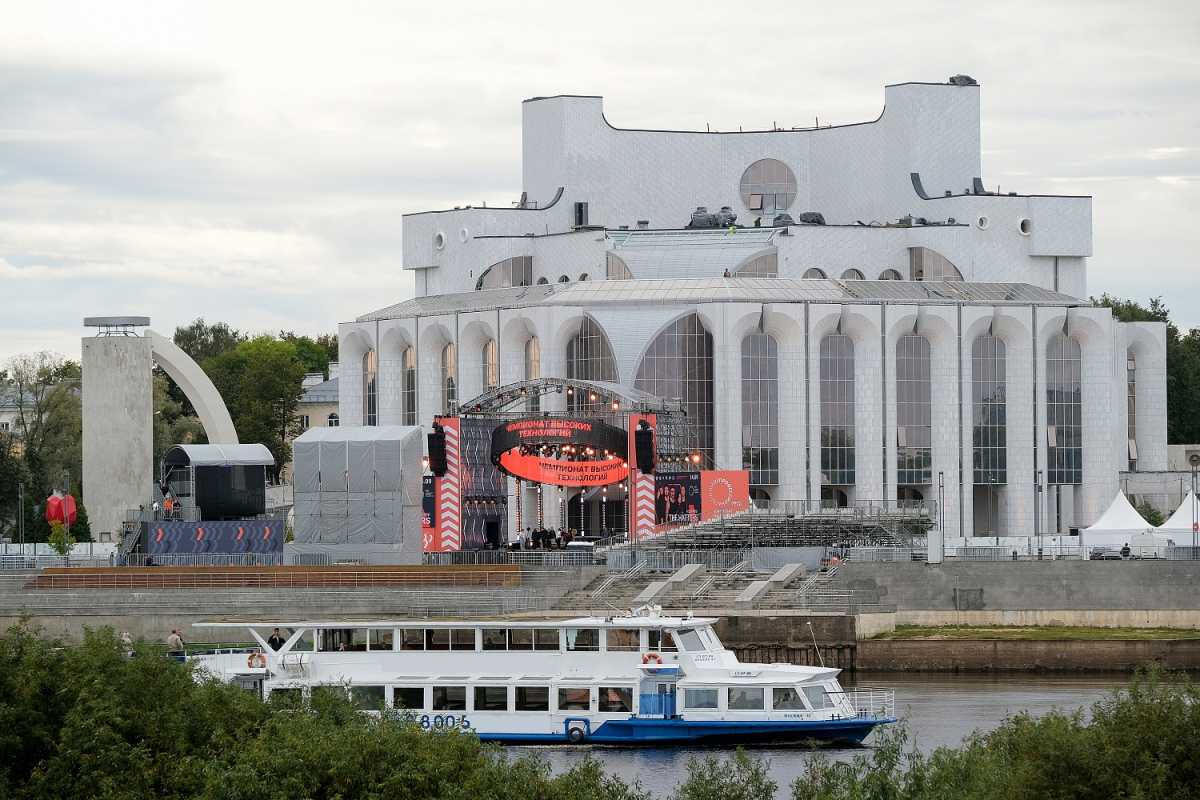 Церемонию открытия финала ЧВТ в Великом Новгороде проведёт актёр Артём Муратов Церемонию открытия финала ЧВТ в Великом Новгороде проведёт актёр Артём Муратов