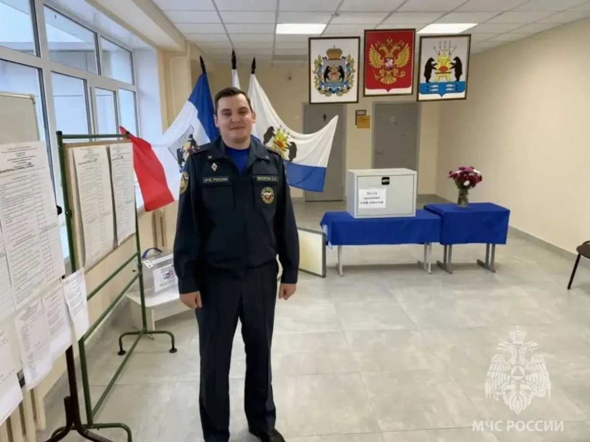 На всех избирательных участках в Новгородской области дежурят спасатели На всех избирательных участках в Новгородской области дежурят спасатели