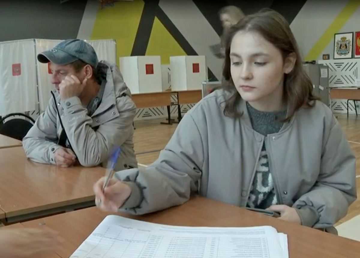 Новгородская студентка Александра Васильева впервые приняла участие в выборах Новгородская студентка Александра Васильева впервые приняла участие в выборах
