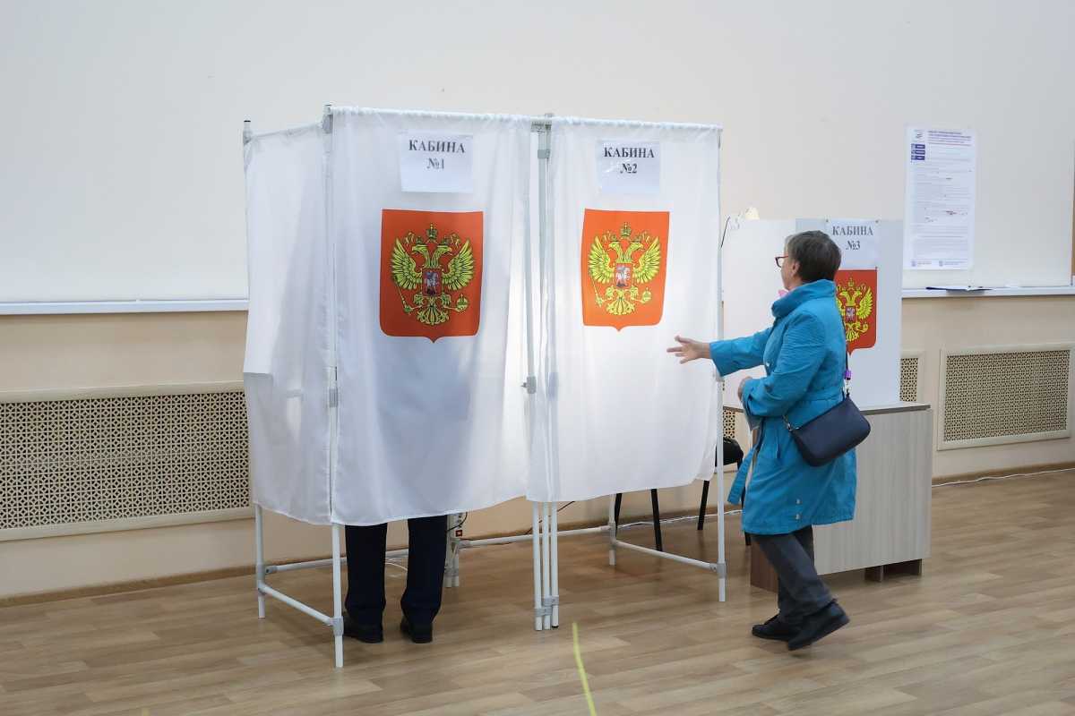На избирательные участки в Новгородской области пришли более 104 тысяч человек На избирательные участки в Новгородской области пришли более 104 тысяч человек