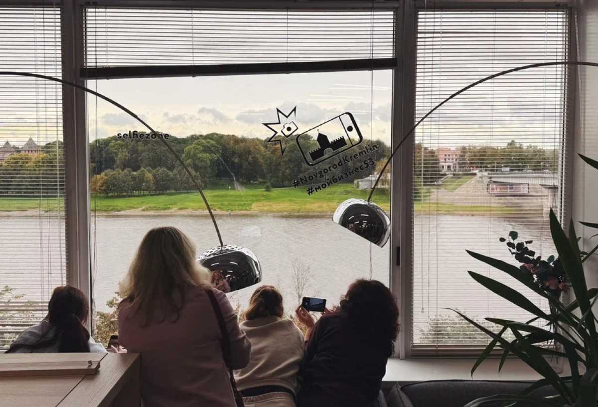 Предприниматели в Великом Новгороде вновь осваивали мобильную фотосьёмку Предприниматели в Великом Новгороде вновь осваивали мобильную фотосьёмку