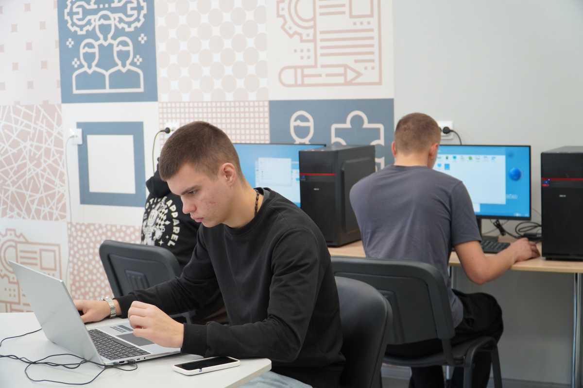 Студентам Новгородской области помогут развить универсальные компетенции Студентам Новгородской области помогут развить универсальные компетенции