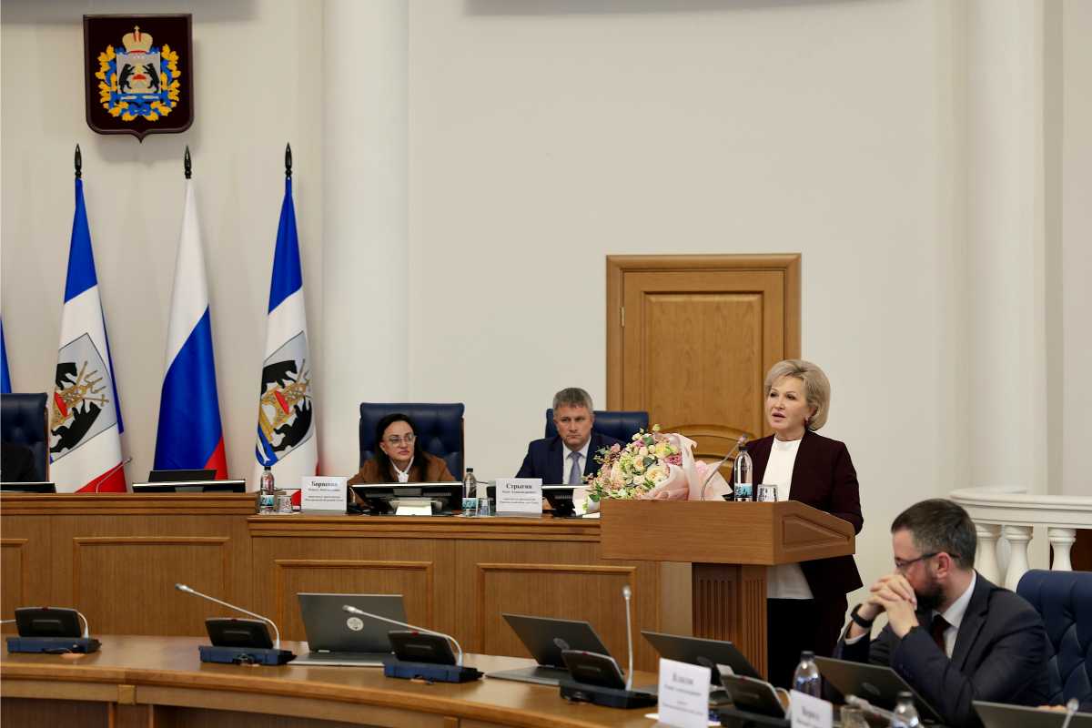 Елена Писарева снова будет представлять Новгородскую облдуму в Совете Федерации Елена Писарева снова будет представлять Новгородскую облдуму в Совете Федерации