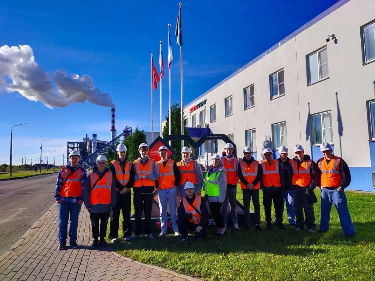 Более 1500 студентов посетили новгородские предприятия в рамках направления «Промышленный туризм» Более 1500 студентов посетили новгородские предприятия в рамках направления «Промышленный туризм»