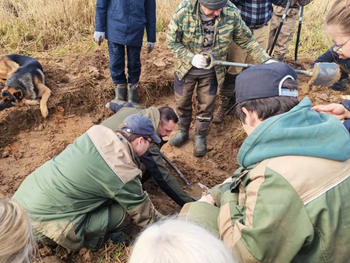 На месте работы поисковиков в демянской деревне Медянки провели урок мужества На месте работы поисковиков в демянской деревне Медянки провели урок мужества