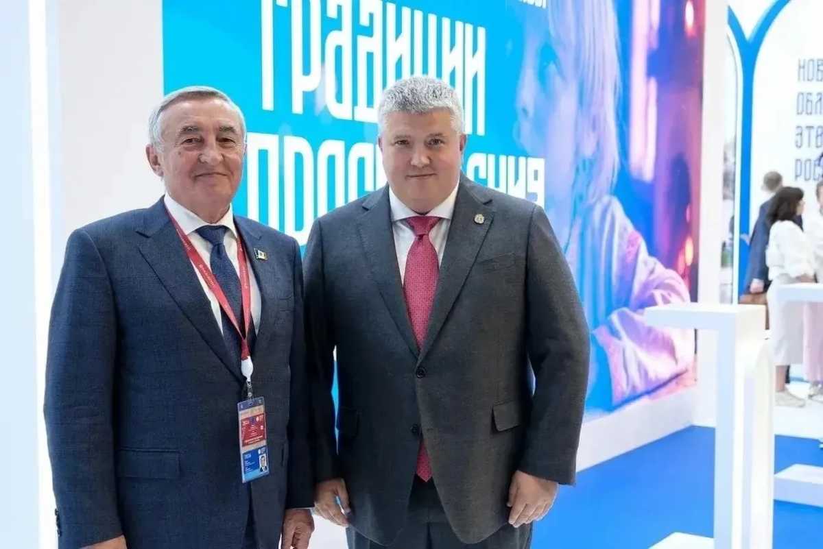 Спикер Новгородской облдумы оценил первый год работы губернатора Александра Дронова Спикер Новгородской облдумы оценил первый год работы губернатора Александра Дронова