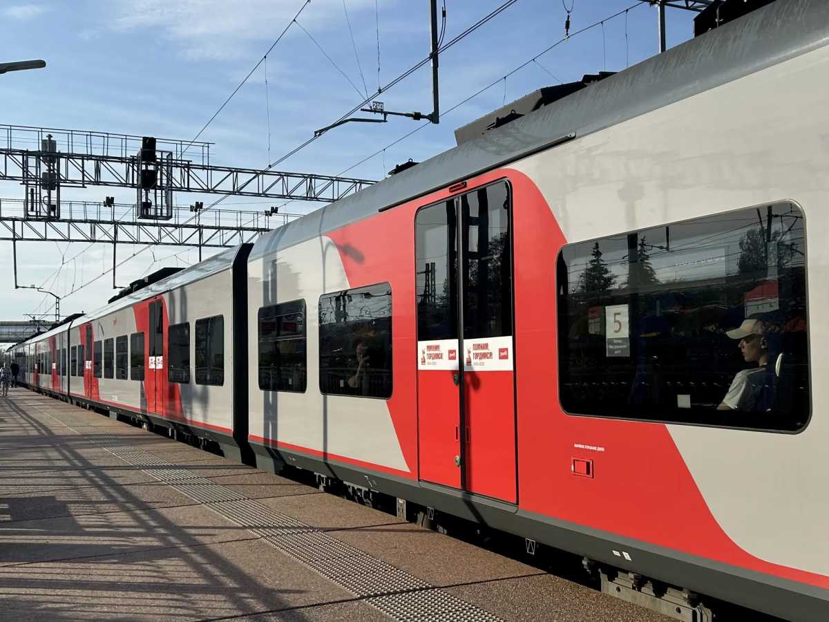 Следующие в Санкт-Петербург электрички будут останавливаться на чудовской станции Торфяное Следующие в Санкт-Петербург электрички будут останавливаться на чудовской станции Торфяное