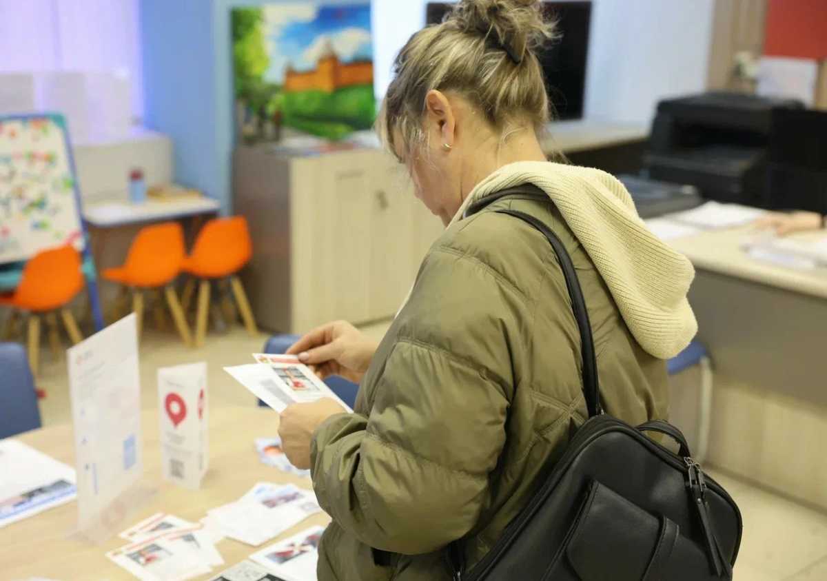 Более 240 жителей Новгородской области трудоустроили на оплачиваемые общественные работы Более 240 жителей Новгородской области трудоустроили на оплачиваемые общественные работы