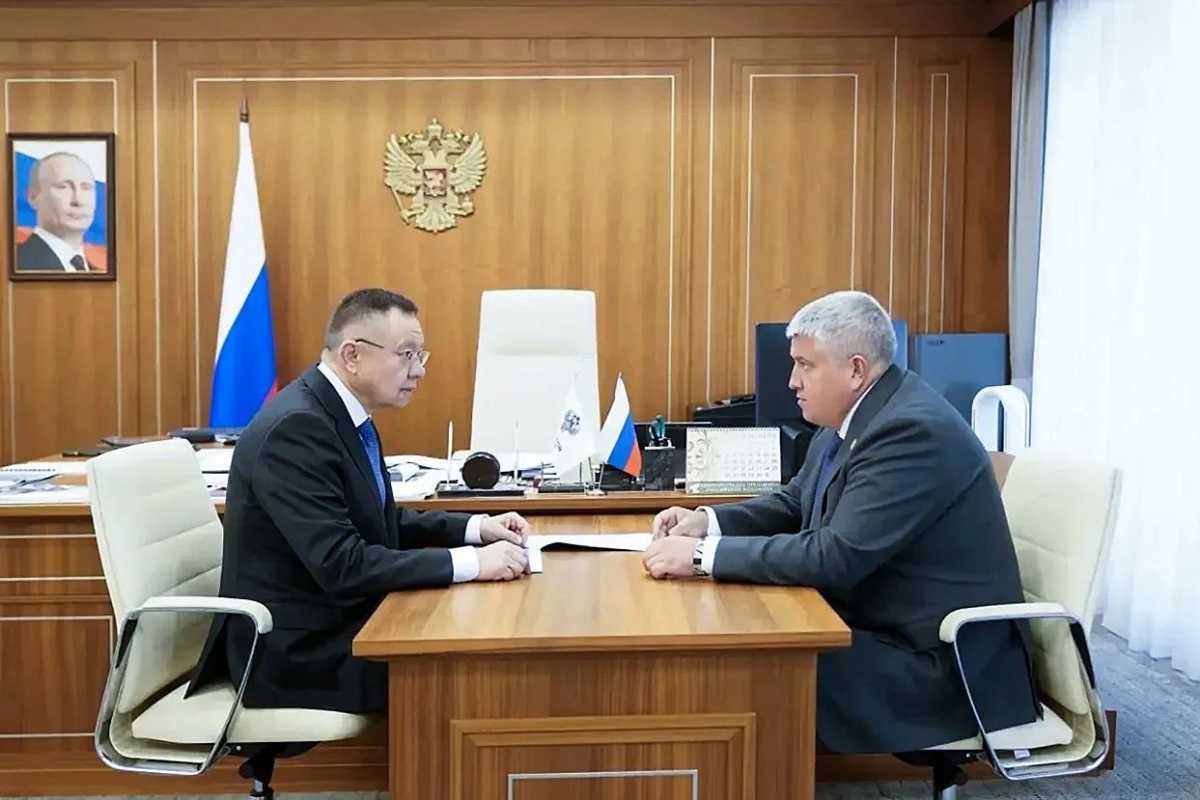 К зиме новгородские коммунальщики и энергетики сформировали 202 аварийные бригады К зиме новгородские коммунальщики и энергетики сформировали 202 аварийные бригады