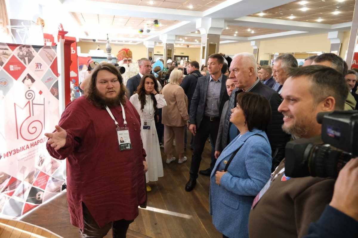 Гусельник Антоний назвал Великий Новгород местом, где традиции встречаются с будущим Гусельник Антоний назвал Великий Новгород местом, где традиции встречаются с будущим