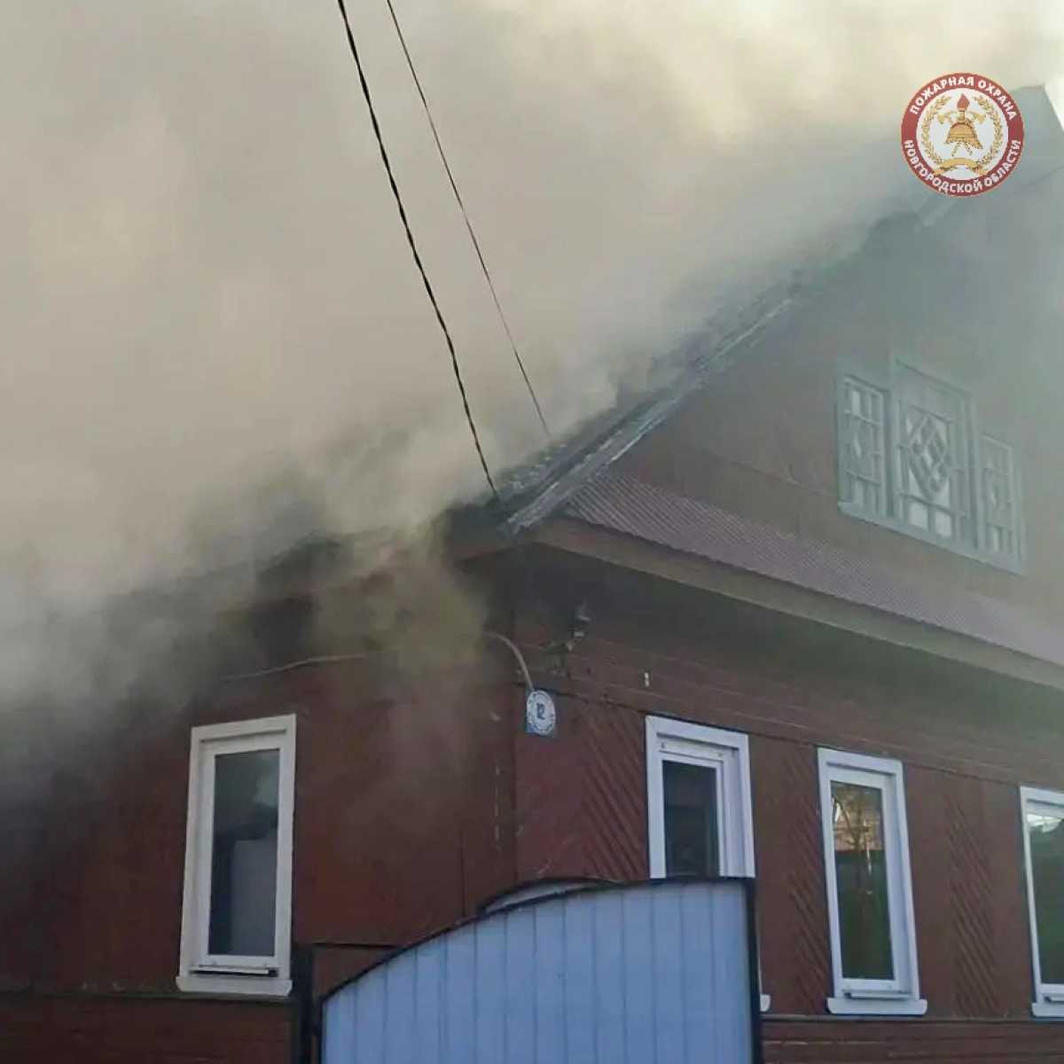 В Чудове пожарные потушили неэксплуатируемый дом В Чудове пожарные потушили неэксплуатируемый дом